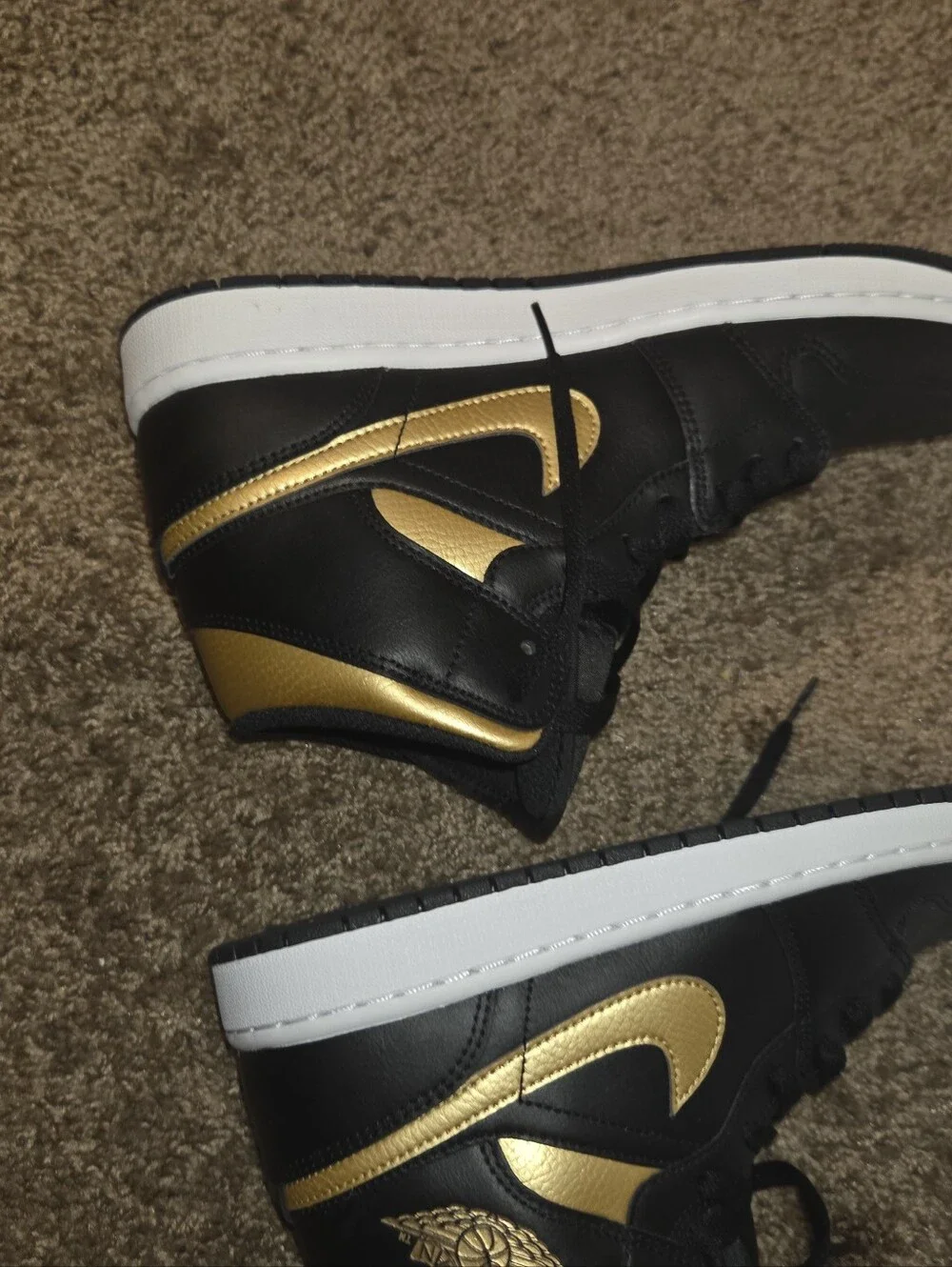 New Nike Air Jordan 1 Mid Size 9 Men Style DQ8426-071 Black White Mettalic Gold